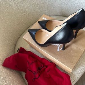 Christian Louboutin Apostrophy Leather Pointed Red-Sole pumps